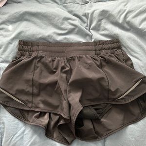 black lululemon hotty hot shorts